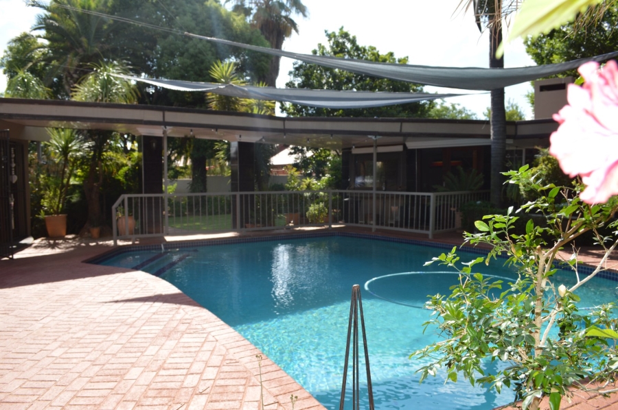 8 Bedroom Property for Sale in Flamwood North West